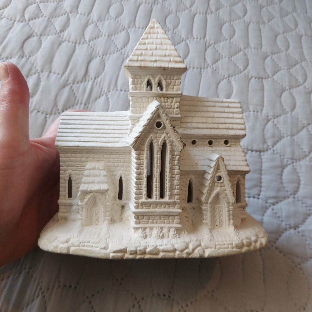 Vintage 1986 Byron Molds Ceramic Church Village Building Unpainted Bisque 7x7x5